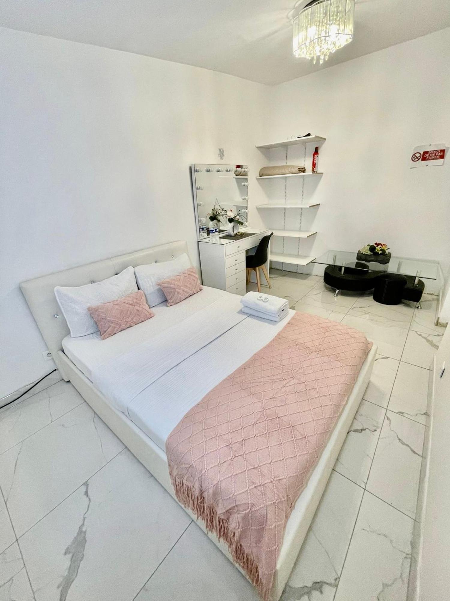 Agreable Chambre Menucourt Eksteriør bilde